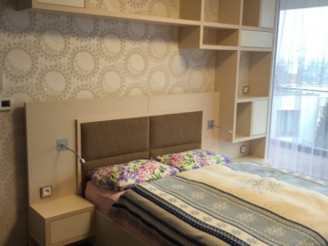 Postel - studentský pokoj, materiál lamino Kronospan s kombinací látka.